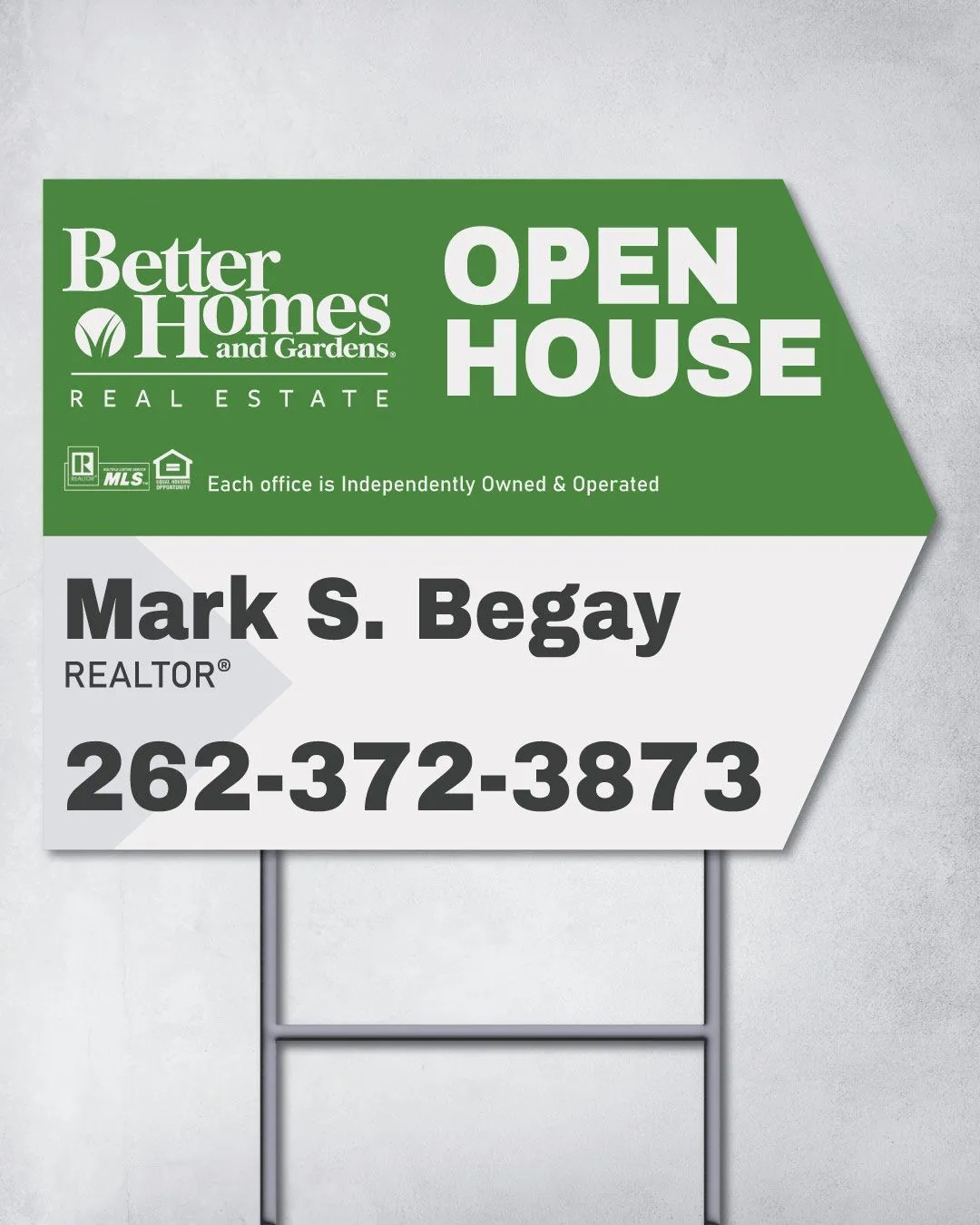 BHGRE Nice Two-Color Stripess Arrow Shape Sign