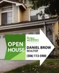 BHGRE Colored Arrow Shape Sign