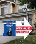Remax Blue Crimson Stripe Arrow Shape Sign