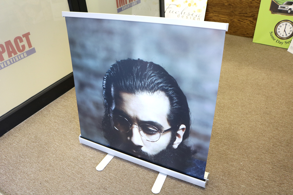 Stand Banner 33x80 Retractable 3