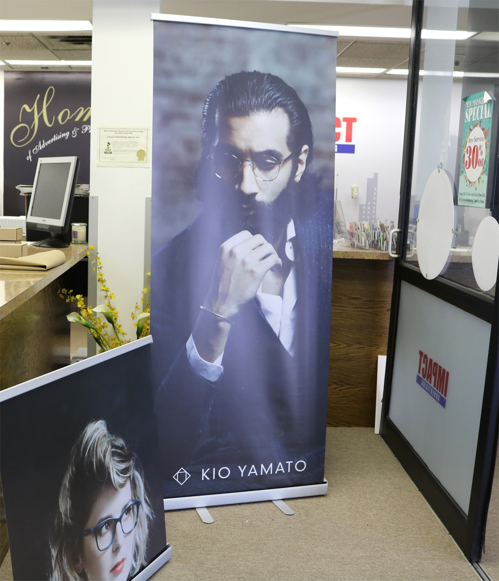 Stand Banner 33x80 Retractable 4