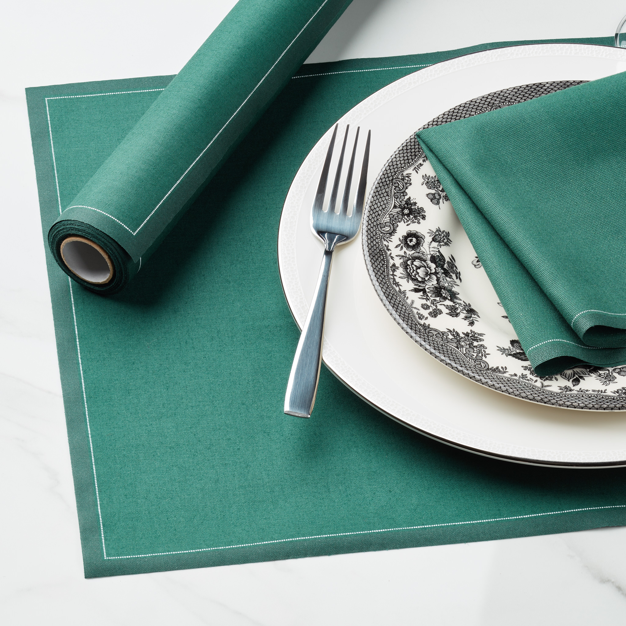 English Green Cotton Placemats 19″ x 12.5″ - 12 Units per Roll, 10 rolls per Case - Full Case