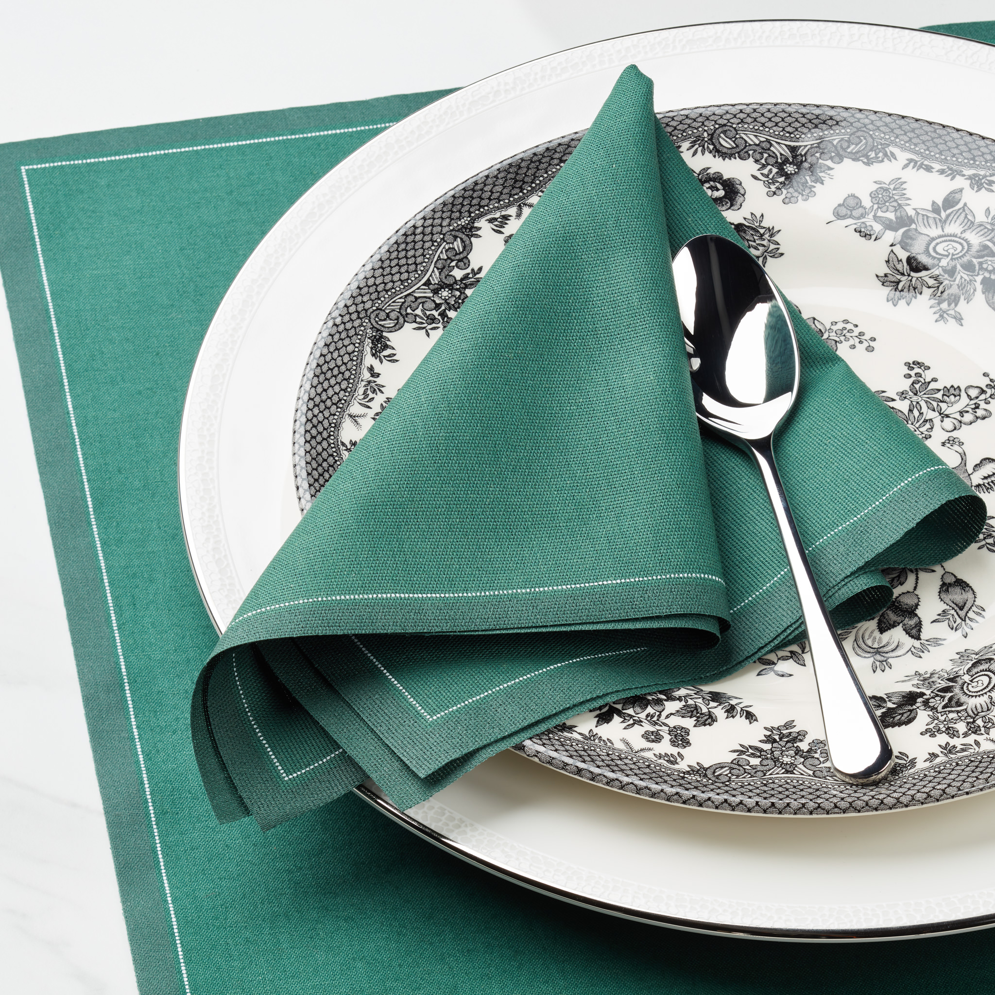 English Green Cotton Dinner Napkins 12" x 12"- 12 Units per Roll, 10 rolls per Case - Full Case