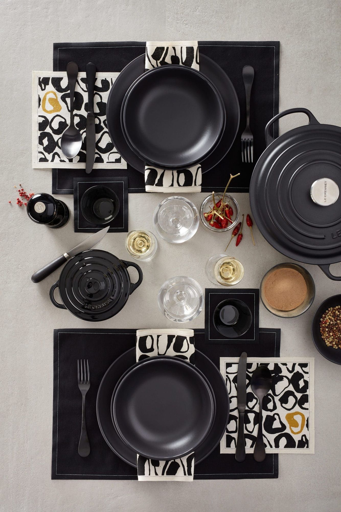 Black Cotton Cocktail Napkins 4.5" x 4.5" / 11cm x 11cm - 50 Units per Roll, 10 rolls per Case - Fu 4