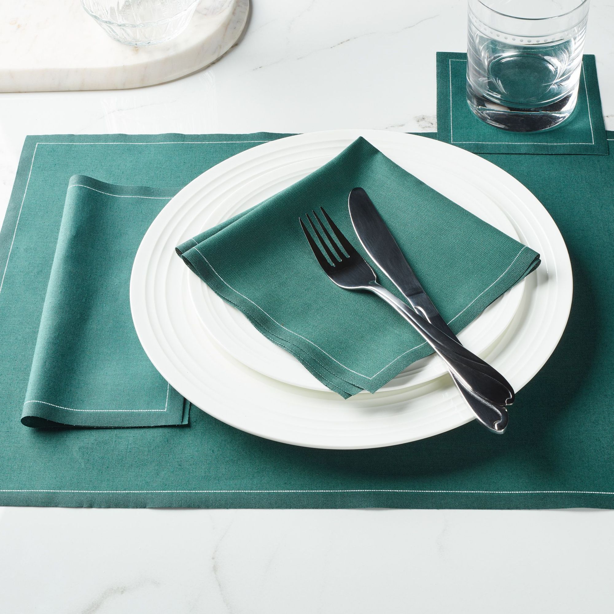 English Green Cotton Placemats 19″ x 12.5″ - 12 Units per Roll, 10 rolls per Case - Full Case 1